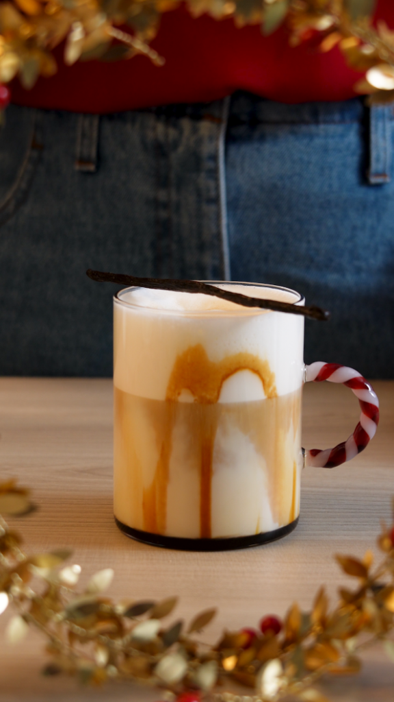 Macchiato vaniglia e caramello0 Насладете се на празничния сезон с тематични рецепти за кафе от Lavazza